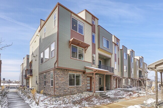 Building Photo - $3,330.95 with $300 off the first month's Rent - 4 Bedrooms, 3.5 Bathrooms, Townhouse in Broomfie...