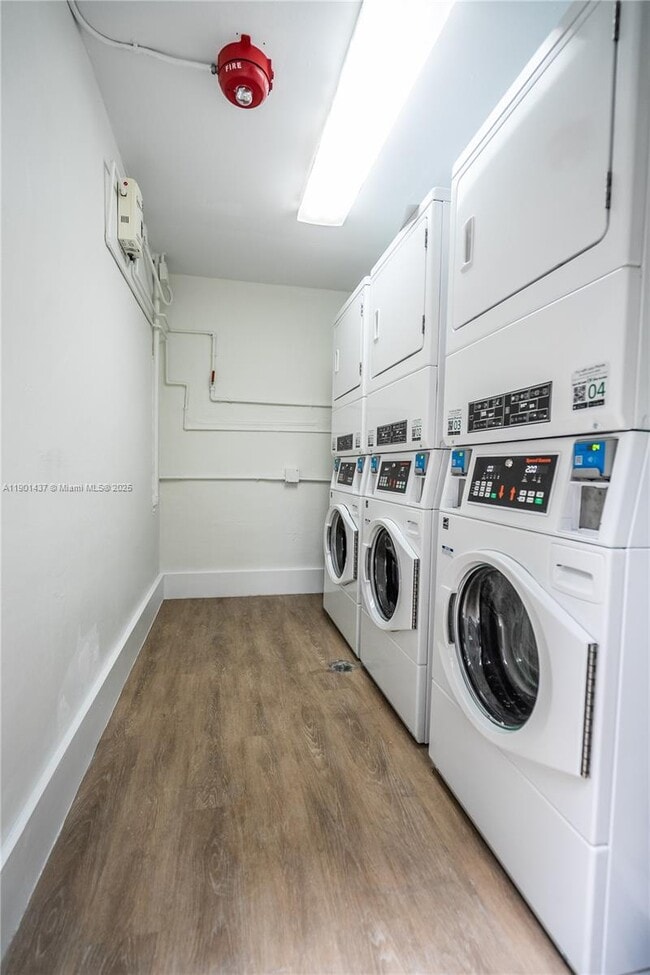 Building Photo - 6960 Rue Vendome