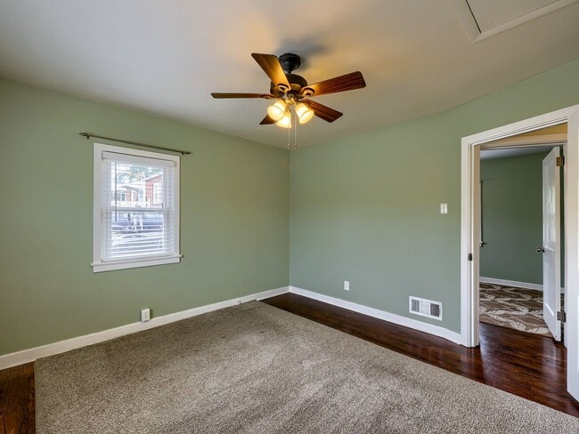 Building Photo - Adorable 2 Bedroom Single Family Home