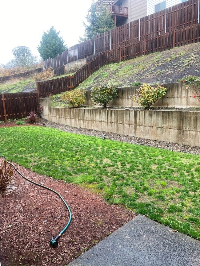 Building Photo - CLEAN AND QUIET 3bd/2ba West Salem Home - ...