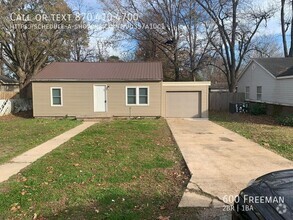 Building Photo - 2-bedroom, 1 bath house includes washer/dr...