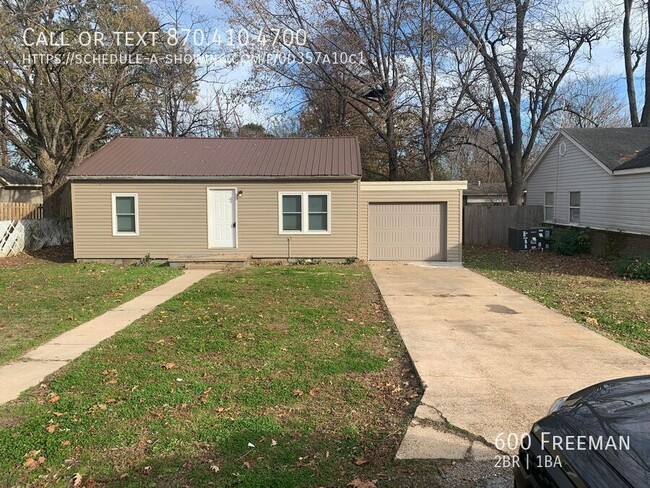 Primary Photo - 2-bedroom, 1 bath house includes washer/dr...