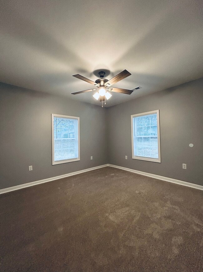 Building Photo - 1405 Leonard Ave