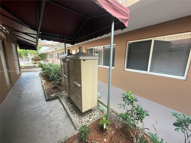 Building Photo - 2838 Madison St