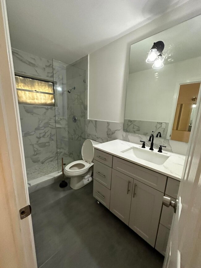 Building Photo - 4546 SW 51st St