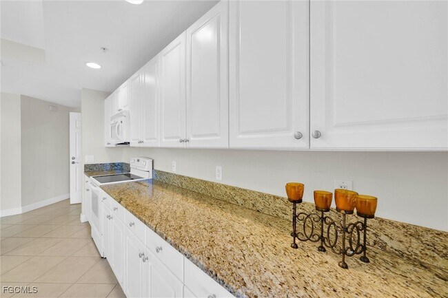 Building Photo - 2745 First St