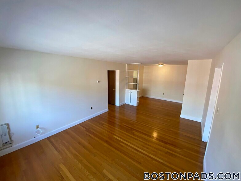Building Photo - 8 Brattle Dr