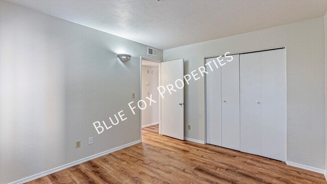 Building Photo - 1810 E Blacklidge Dr