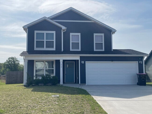 Building Photo - 3 Bedroom Pet Friendly Home For Rent!