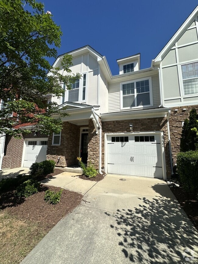 Building Photo - 4222 Vallonia Dr