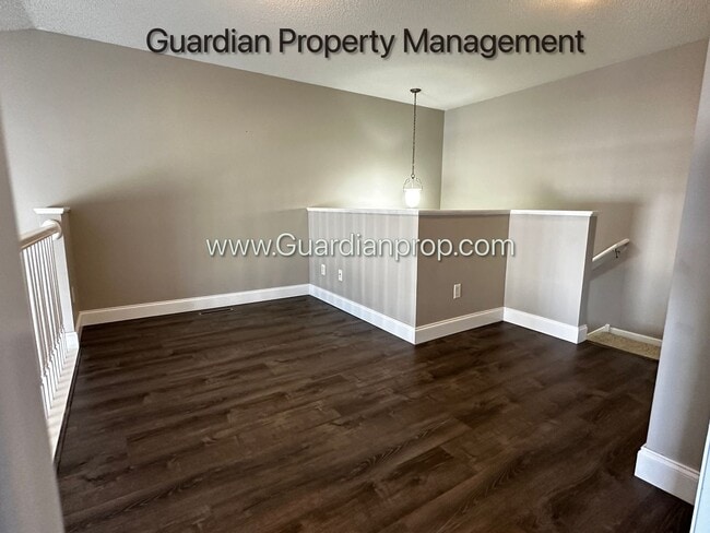 Building Photo - Maple Grove 2 Bedroom Town Home, 2 Car Garage, Patio, Dishwasher, W/D