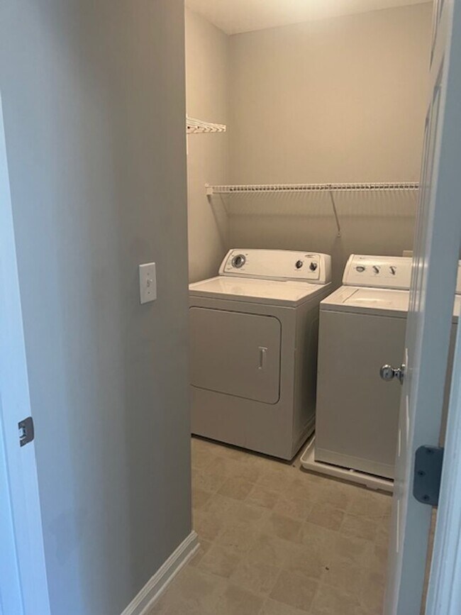 Building Photo - 8 Grosbeak Ln