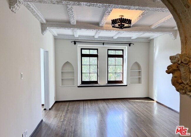 Building Photo - 1302 N Sweetzer Ave