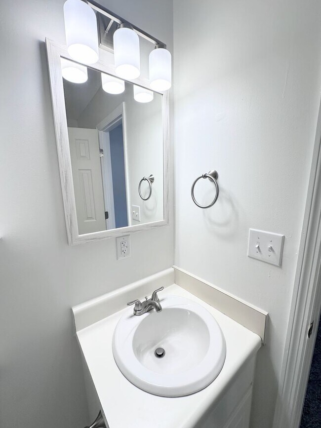 Building Photo - Branching Out in Laurel Oaks