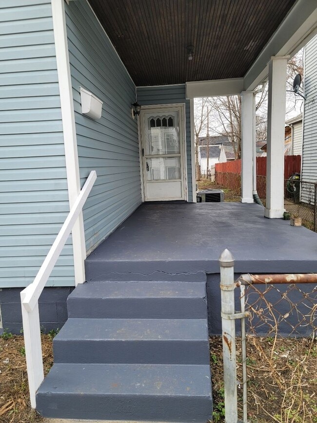 Building Photo - BEAUTIFUL 3 BEDROOM 1 BATH NEWLY REMODELED