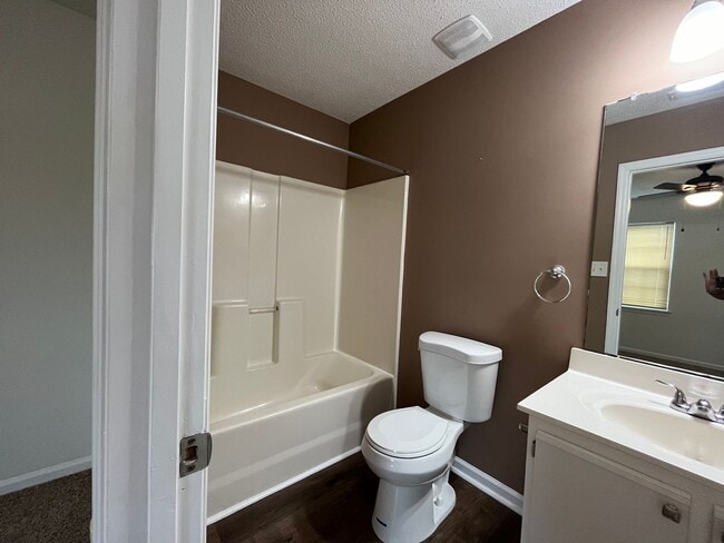 Building Photo - Adorable!