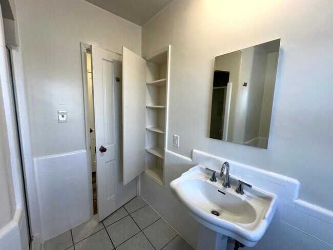 Building Photo - MOVE-IN SPECIAL!  $600 off the first year'...