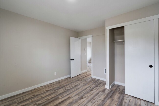 Building Photo - 2BR with dishwasher, on site laundry!