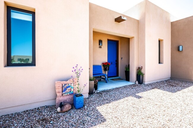 Building Photo - Stunning 3-Bedroom Home with Mountain Views in Tessera