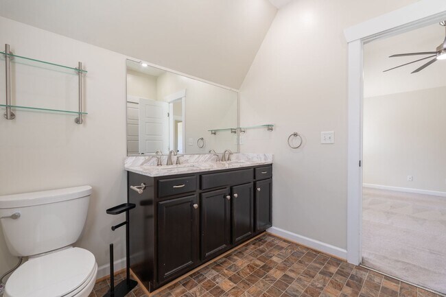Building Photo - MOVE IN READY 3 Bedroom in the Heart of Western Branch!