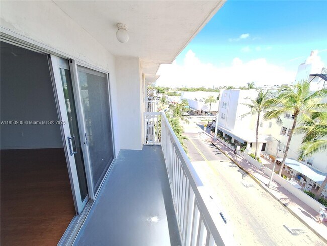 Building Photo - 1357 Collins Ave