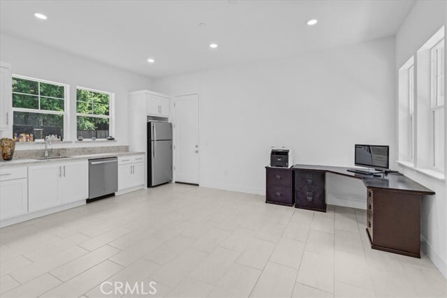Building Photo - 211 Creekside Ct
