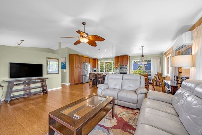 Building Photo - Single-family home with upstairs & downstairs rentals