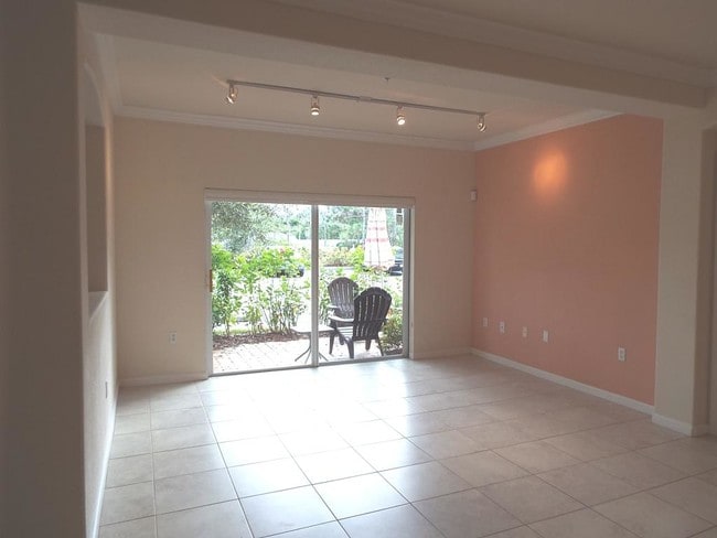 Building Photo - 13100 Bella Casa Cir