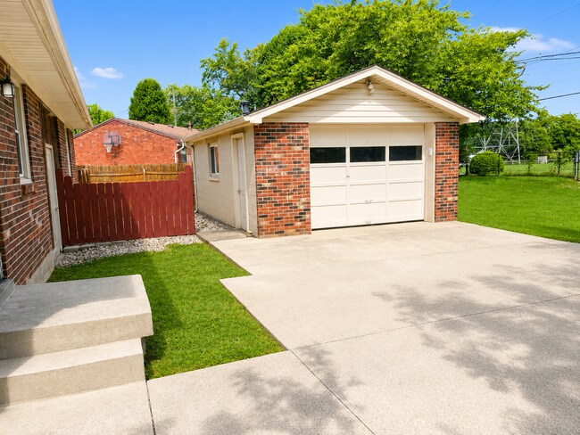 Building Photo - 5103 Mediterranean Ct