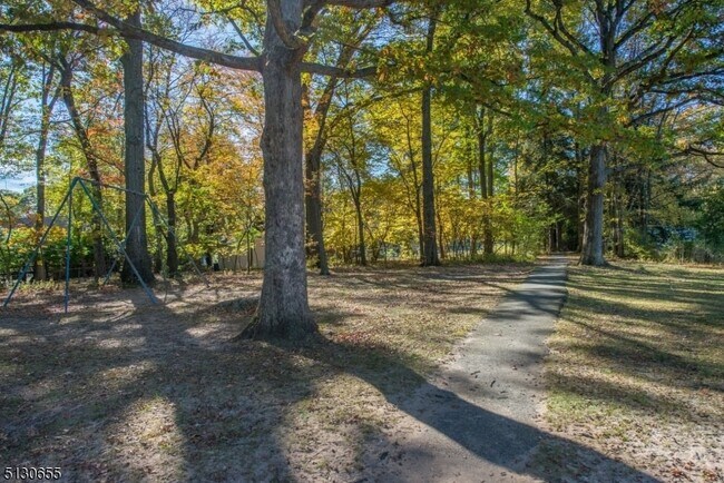 Building Photo - 25 Lake Rd