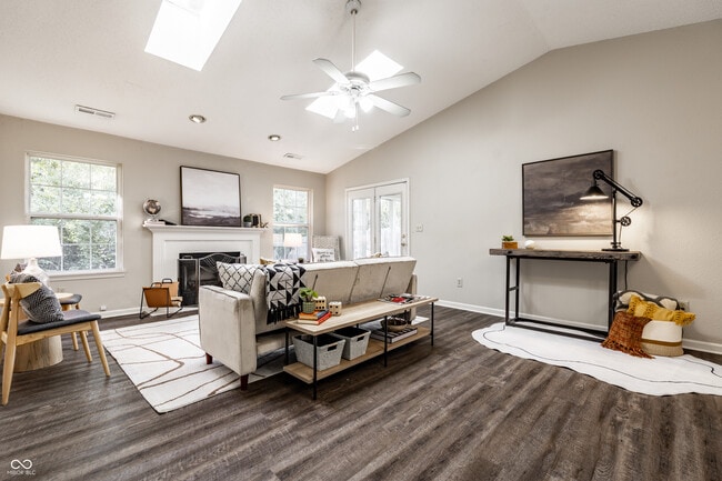 Building Photo - 10513 Blue Springs Ln