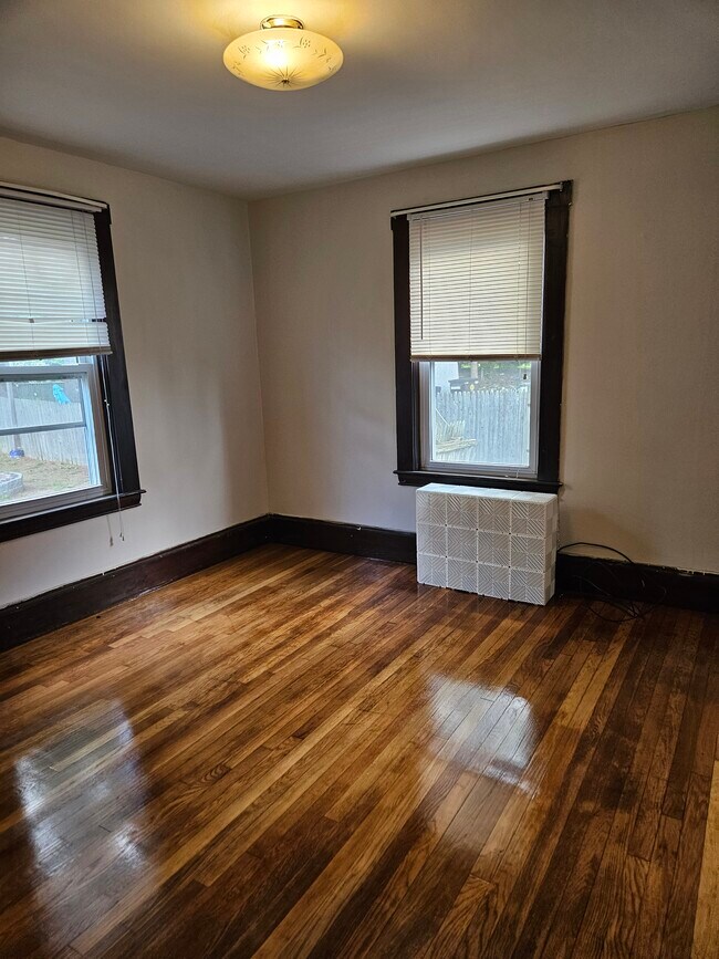 Building Photo - 96 Central St