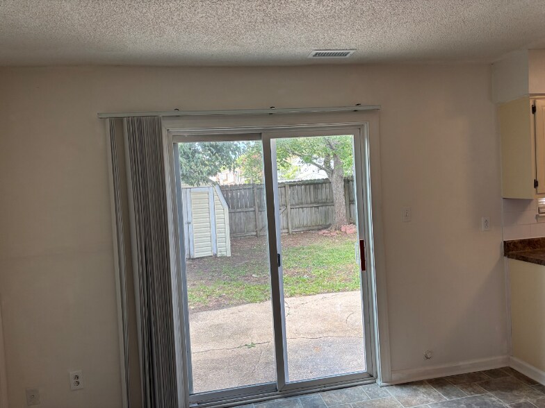 Building Photo - 1211 Warwick Dr