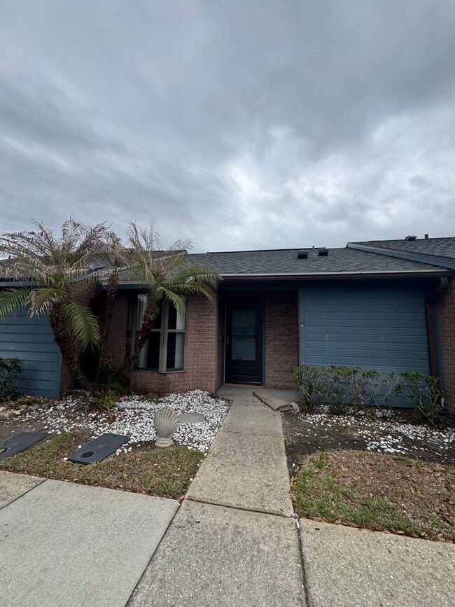 Building Photo - MOVE IN SPECIAL- Cozy 1 Bed/ 1 Bath in King Oak Villas