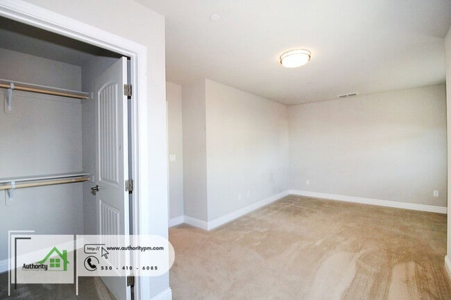 Building Photo - 867 Congaree Ln