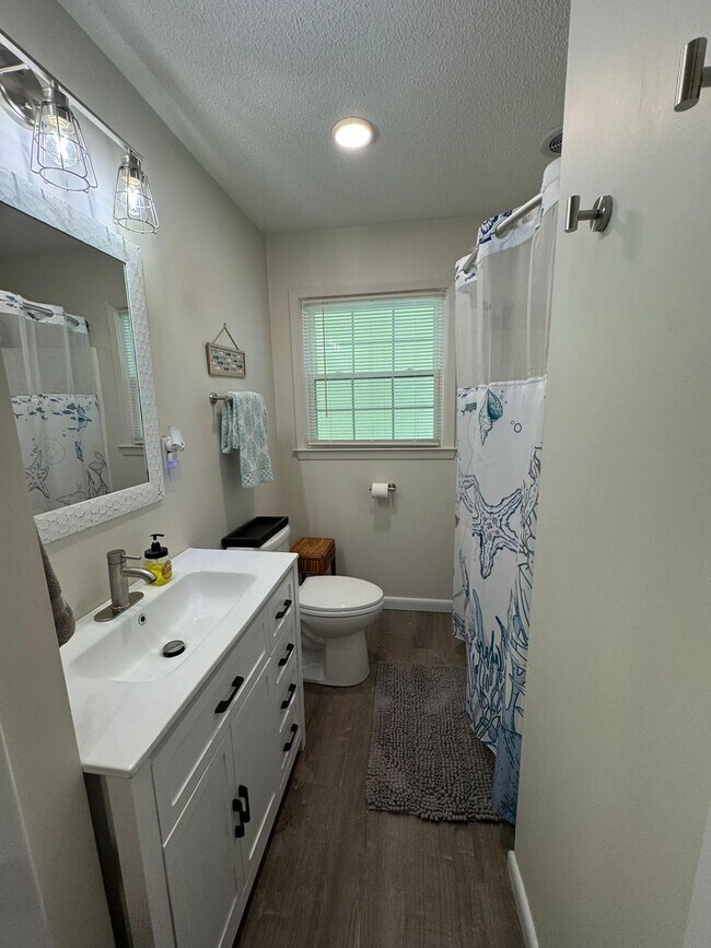 Building Photo - FULLY FURNISHED Wooded Oak Island area  3 ...