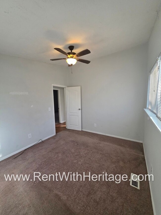 Building Photo - Amazing 3 Bedroom/ 2 Bath Home / Spacious Livingroom /  Flex Room / 1/2 Acre / Fenced Yard / Grea...