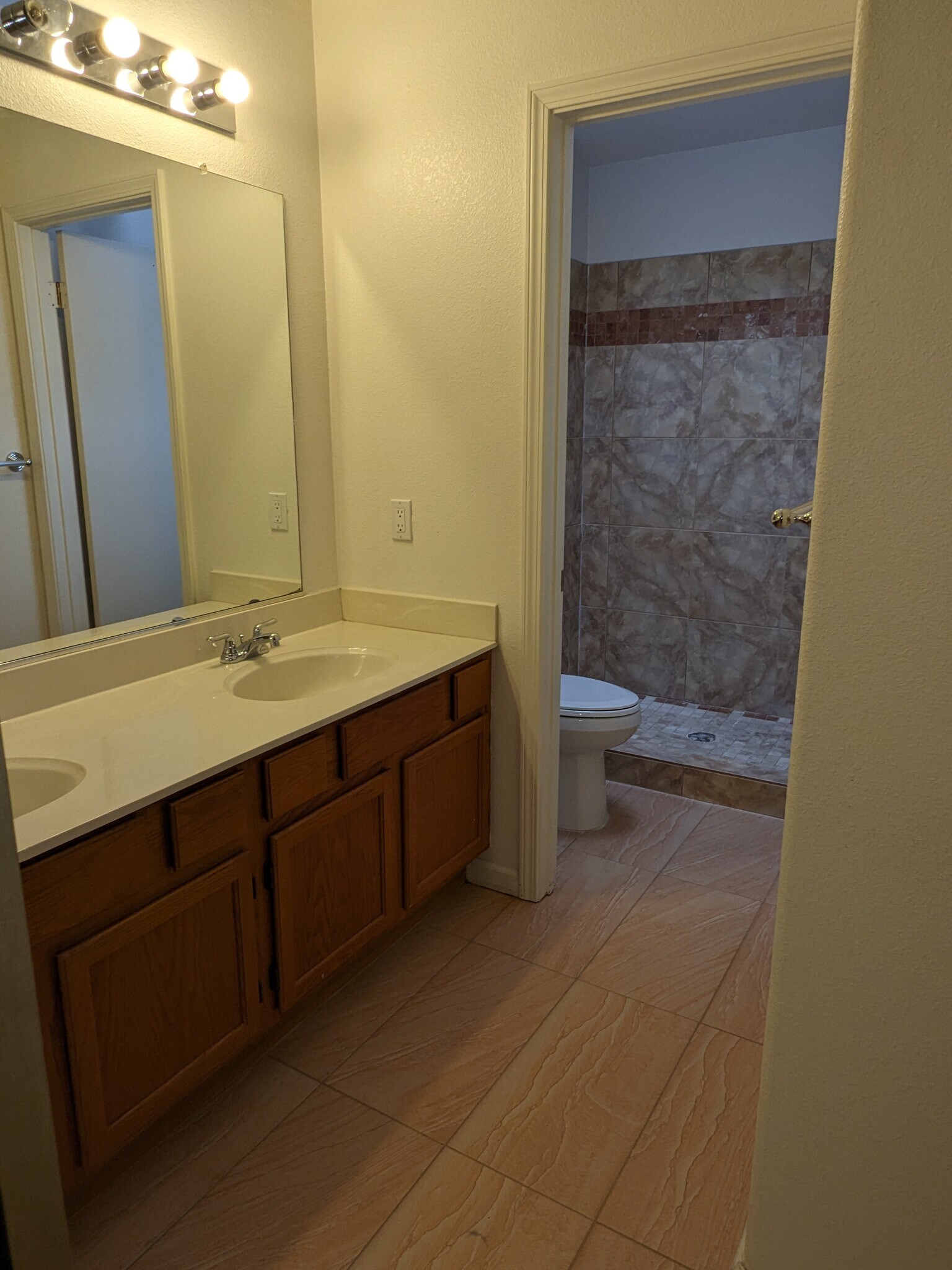 Building Photo - 224 Berry Oak Ct