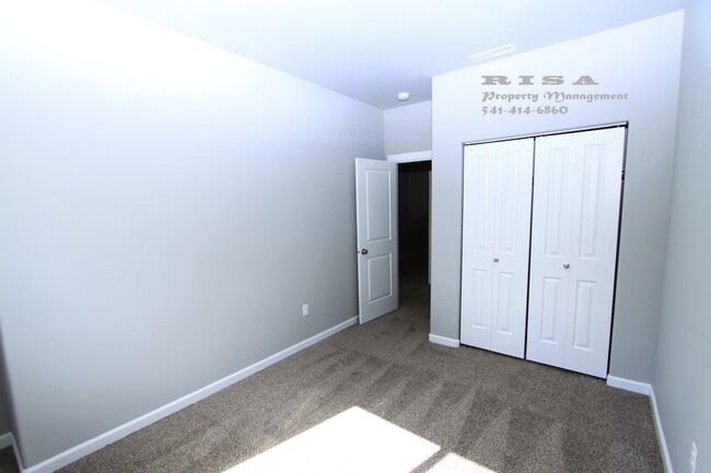 Building Photo - 4185 Lancaster Dr NE