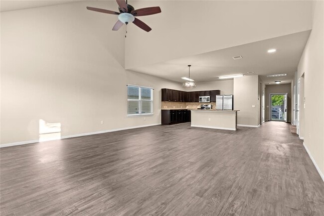Building Photo - 407 Camellia Dr