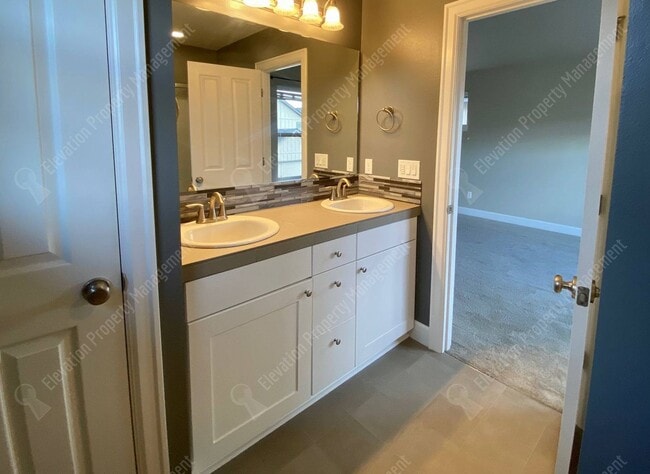 Building Photo - 3-BR Craftsman home in NE Bend- Boyd Acres