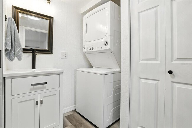 Building Photo - 1799 N Highland Ave