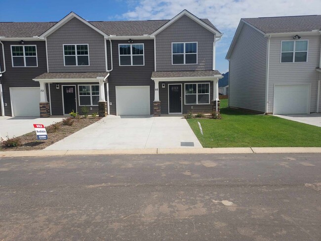 Building Photo - 66 Clear Creek Ln