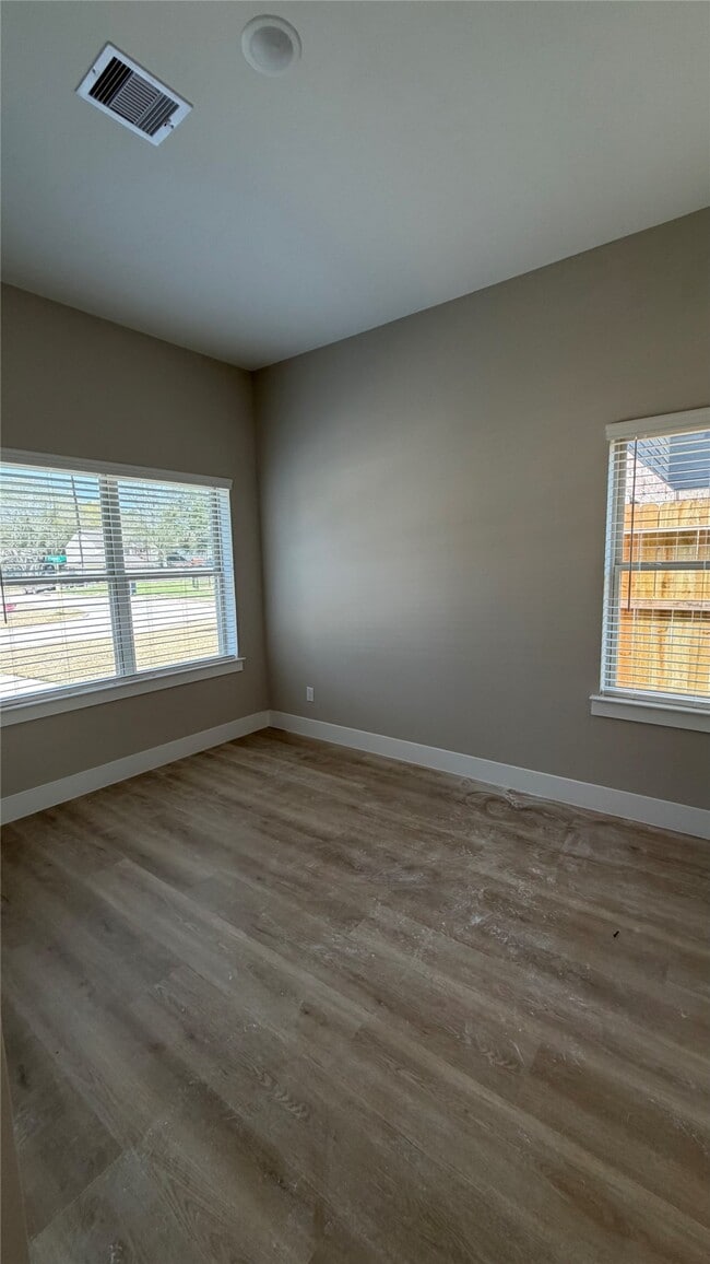 Building Photo - 2615 Piemonte Ave