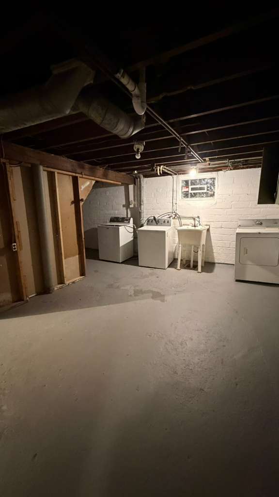 Building Photo - 13901 Tyler Ave