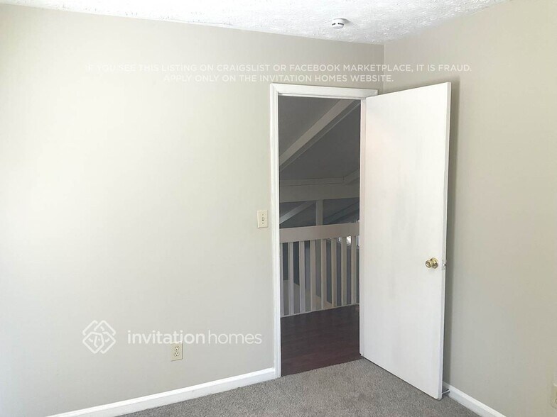 Building Photo - 4745 N View Rd NW