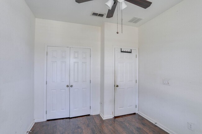 Building Photo - 4977 Pall Mall St W