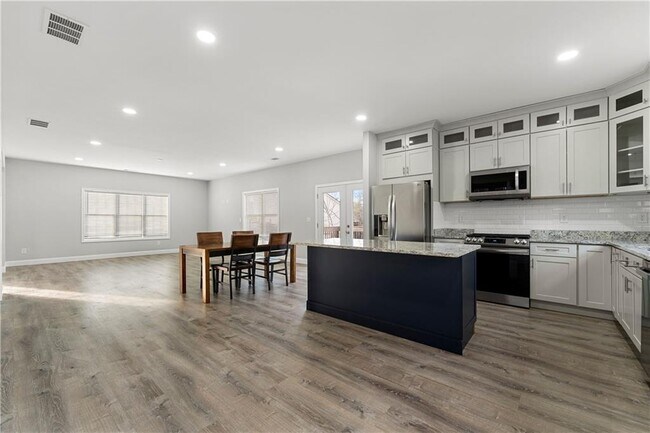 Building Photo - 450 Oliver Ridge Dr