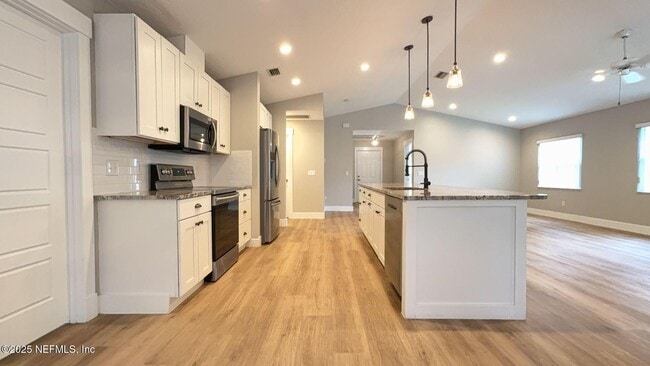 Building Photo - 48 Firethorn Ln