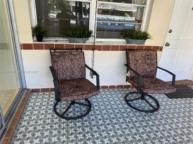 Building Photo - 180 NE 12th Ave